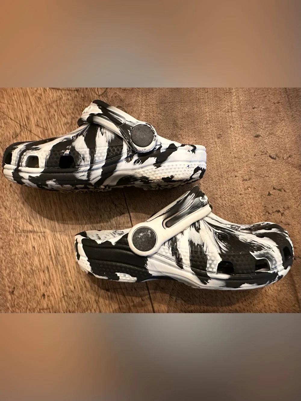 GUC CROCS Kids Black & White Marble Pattern Size C8.